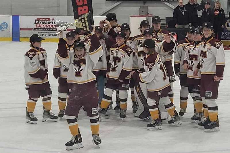 Les Harfangs de Sherbrooke gagnent la finale du Tournoi international bantam
